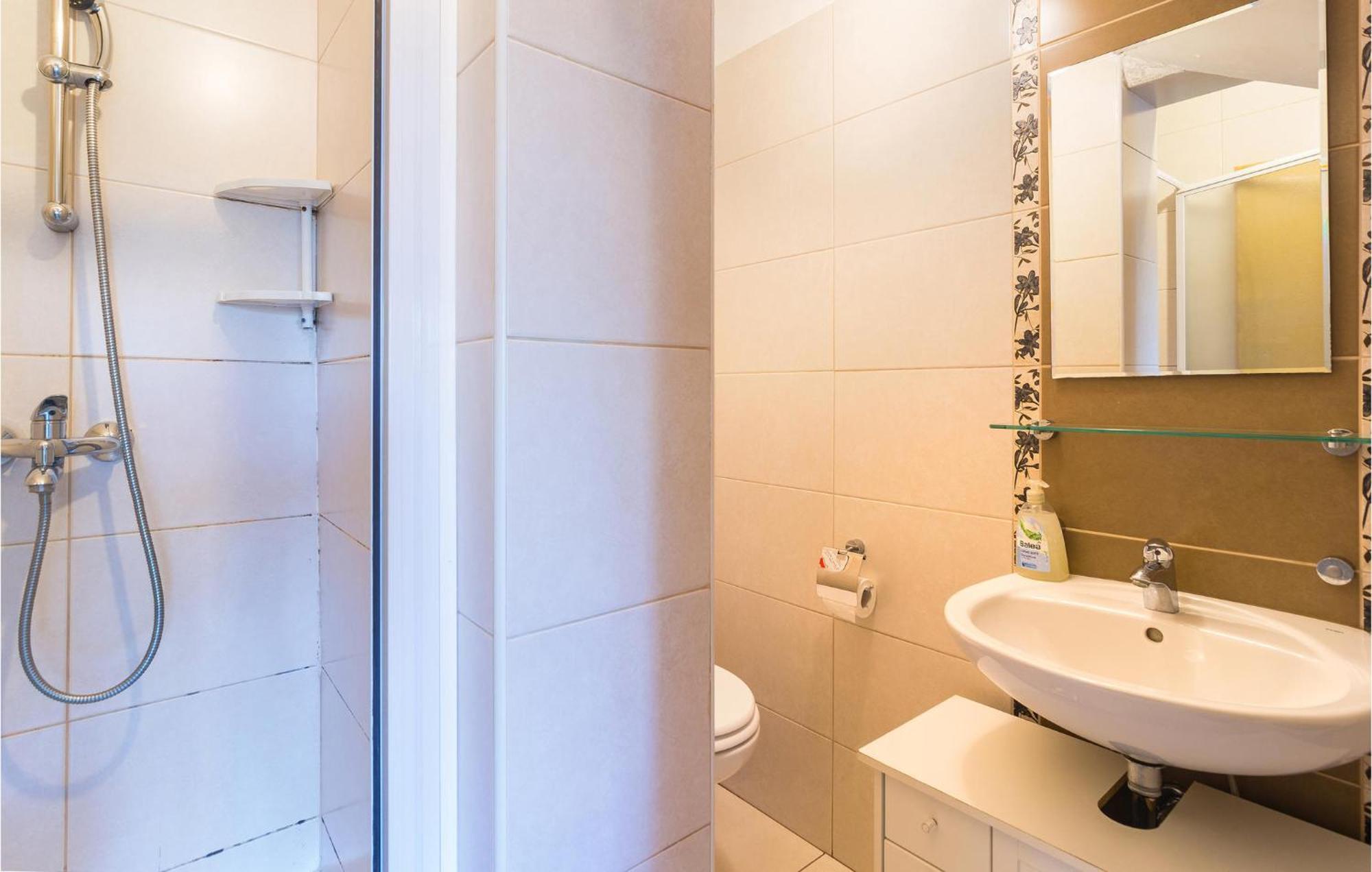 Nice Home In Postira With Outdoor Swimming Pool エクステリア 写真