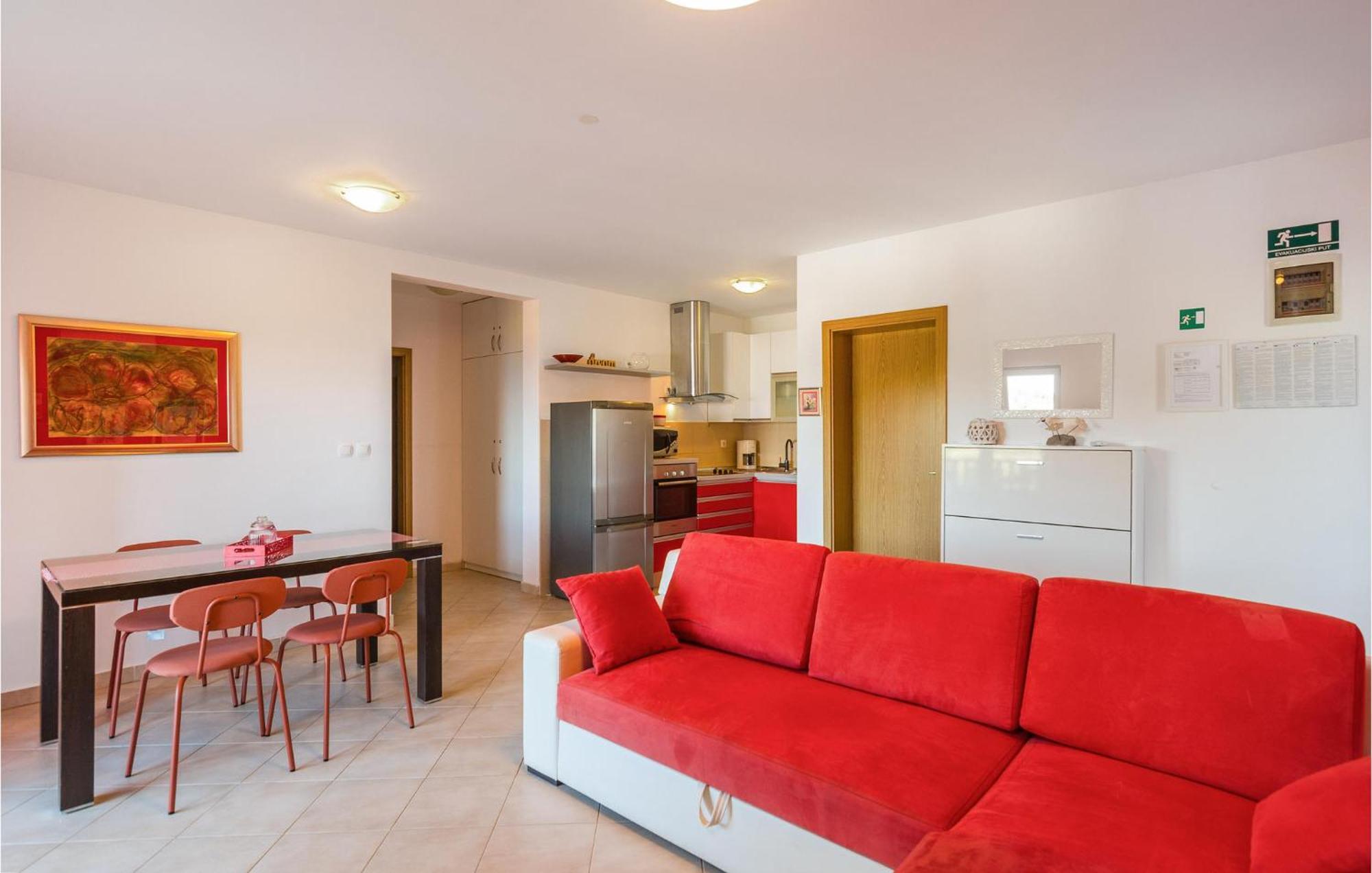 Nice Home In Postira With Outdoor Swimming Pool エクステリア 写真