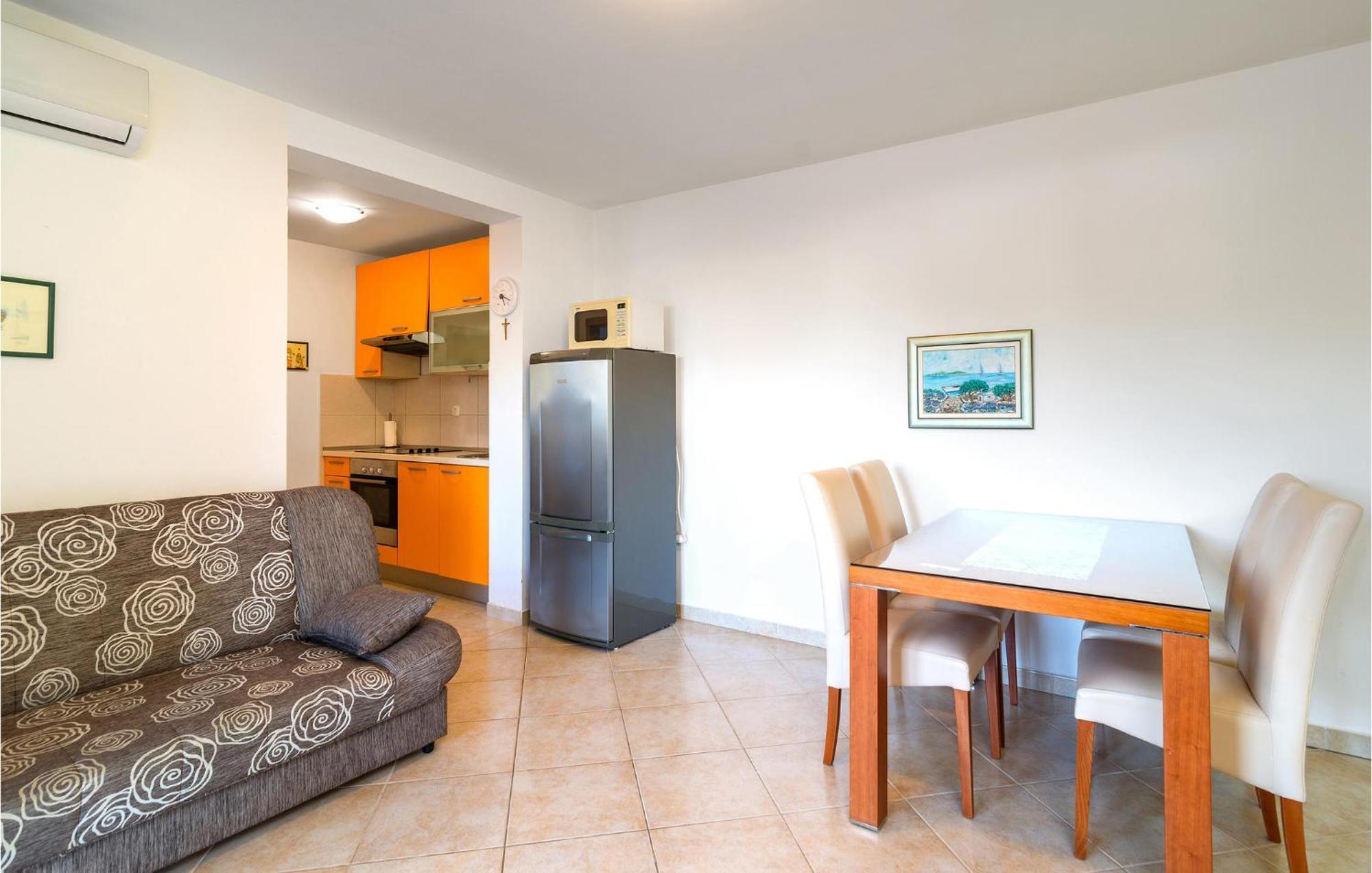 Nice Home In Postira With Outdoor Swimming Pool エクステリア 写真