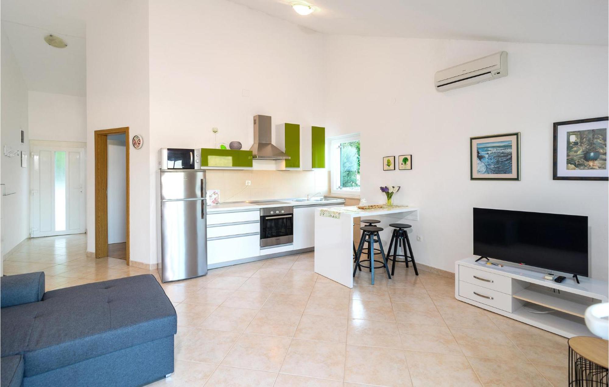 Nice Home In Postira With Outdoor Swimming Pool エクステリア 写真