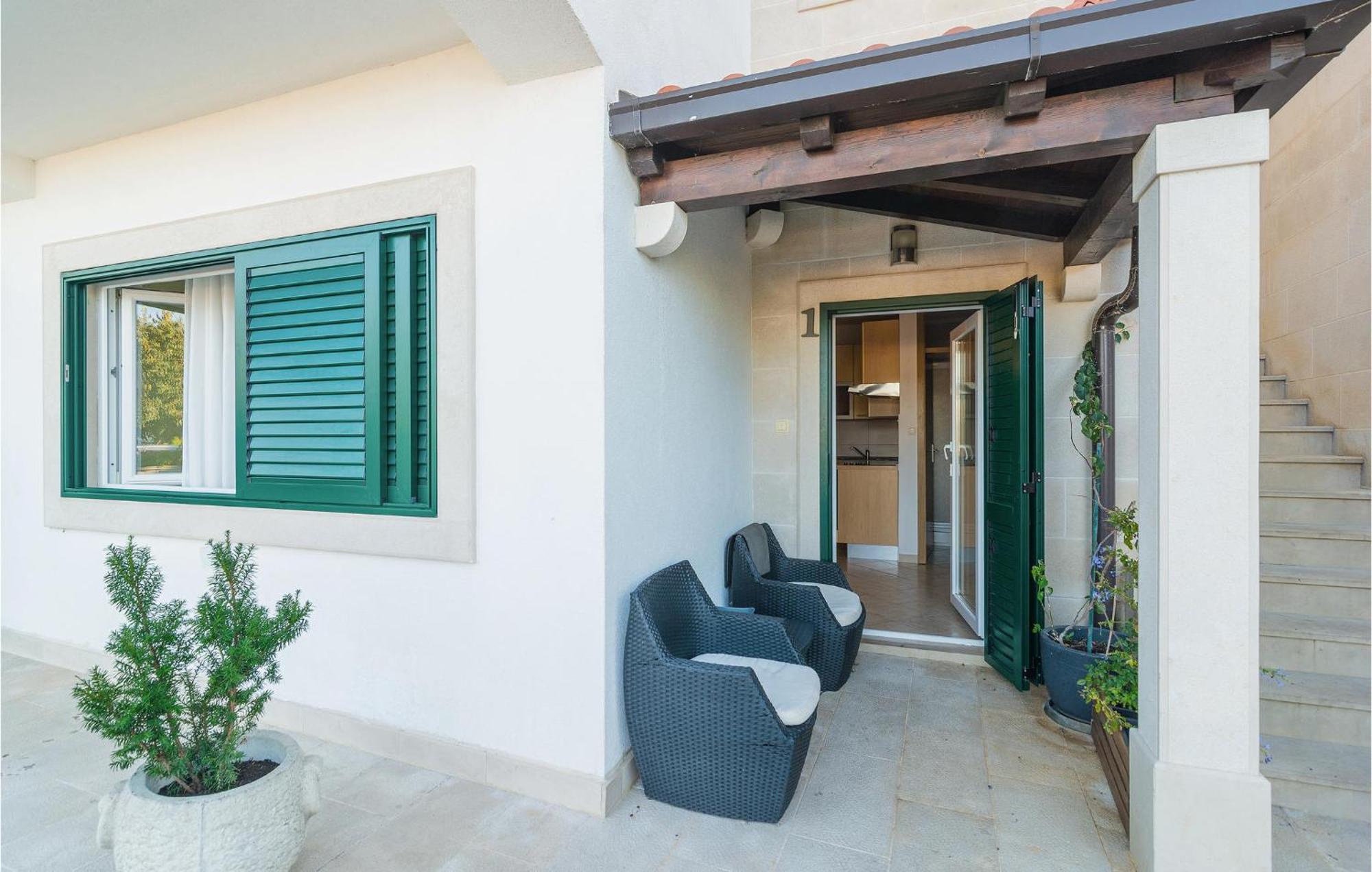 Nice Home In Postira With Outdoor Swimming Pool エクステリア 写真