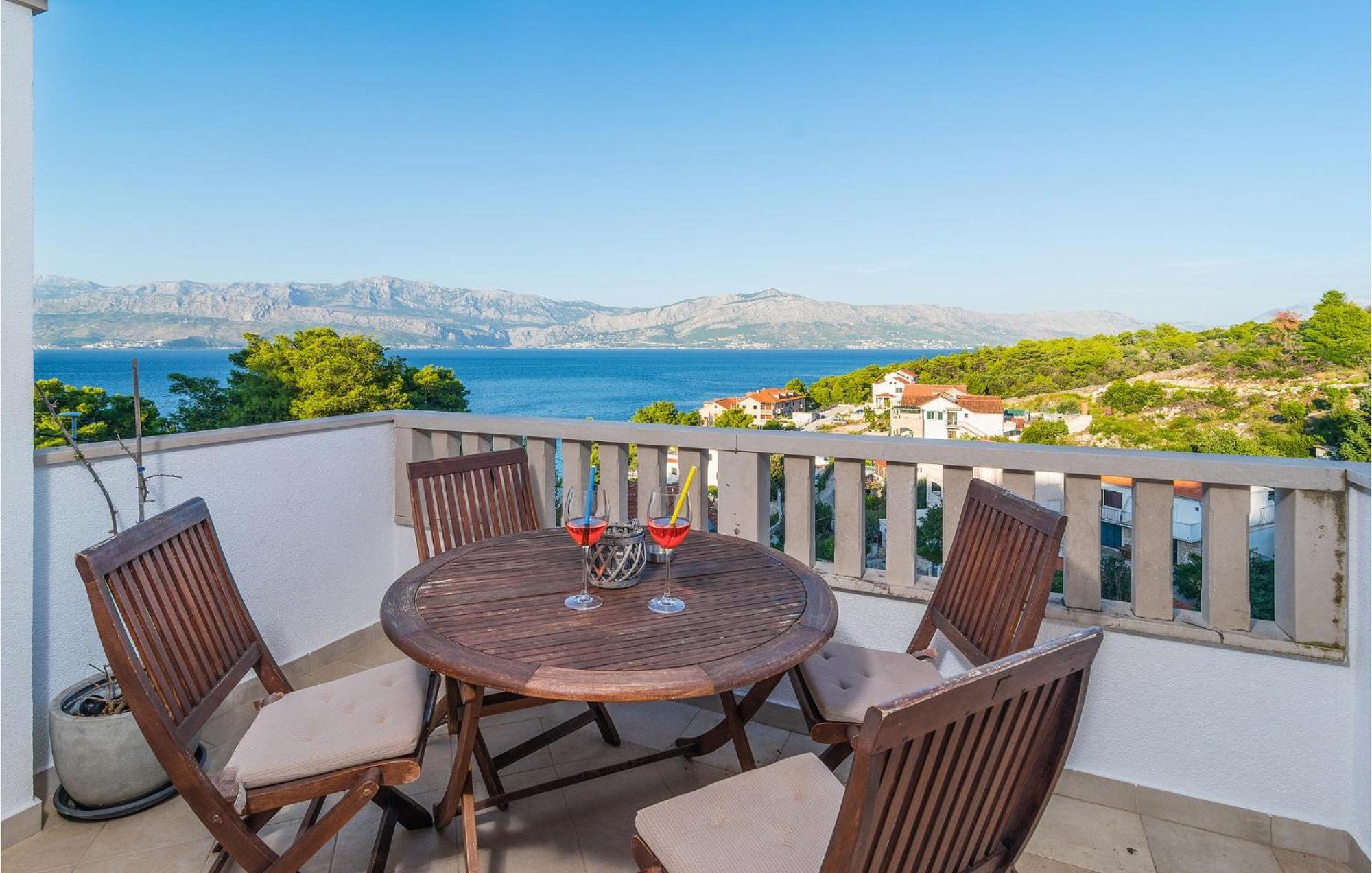 Nice Home In Postira With Outdoor Swimming Pool エクステリア 写真