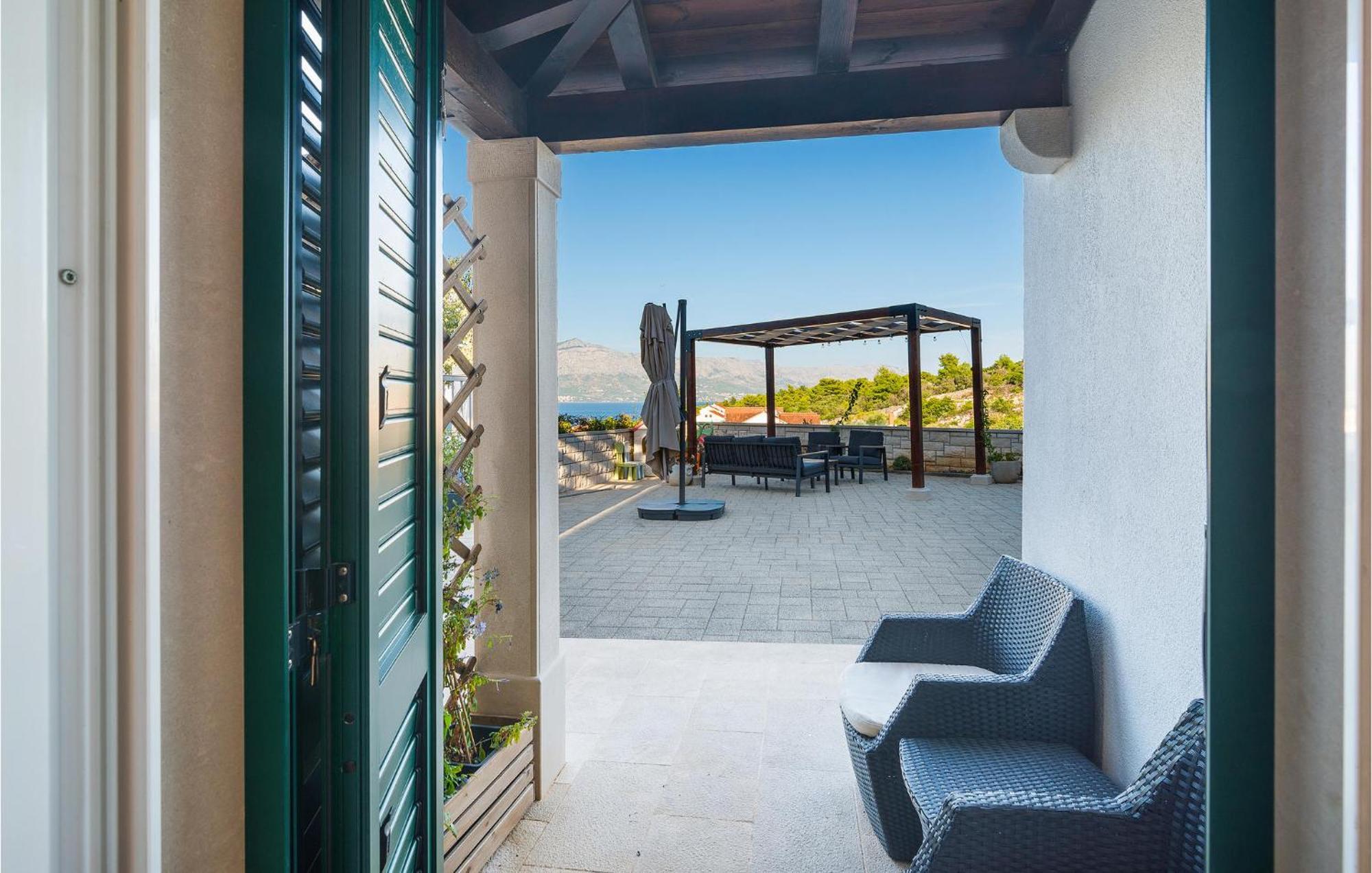 Nice Home In Postira With Outdoor Swimming Pool エクステリア 写真