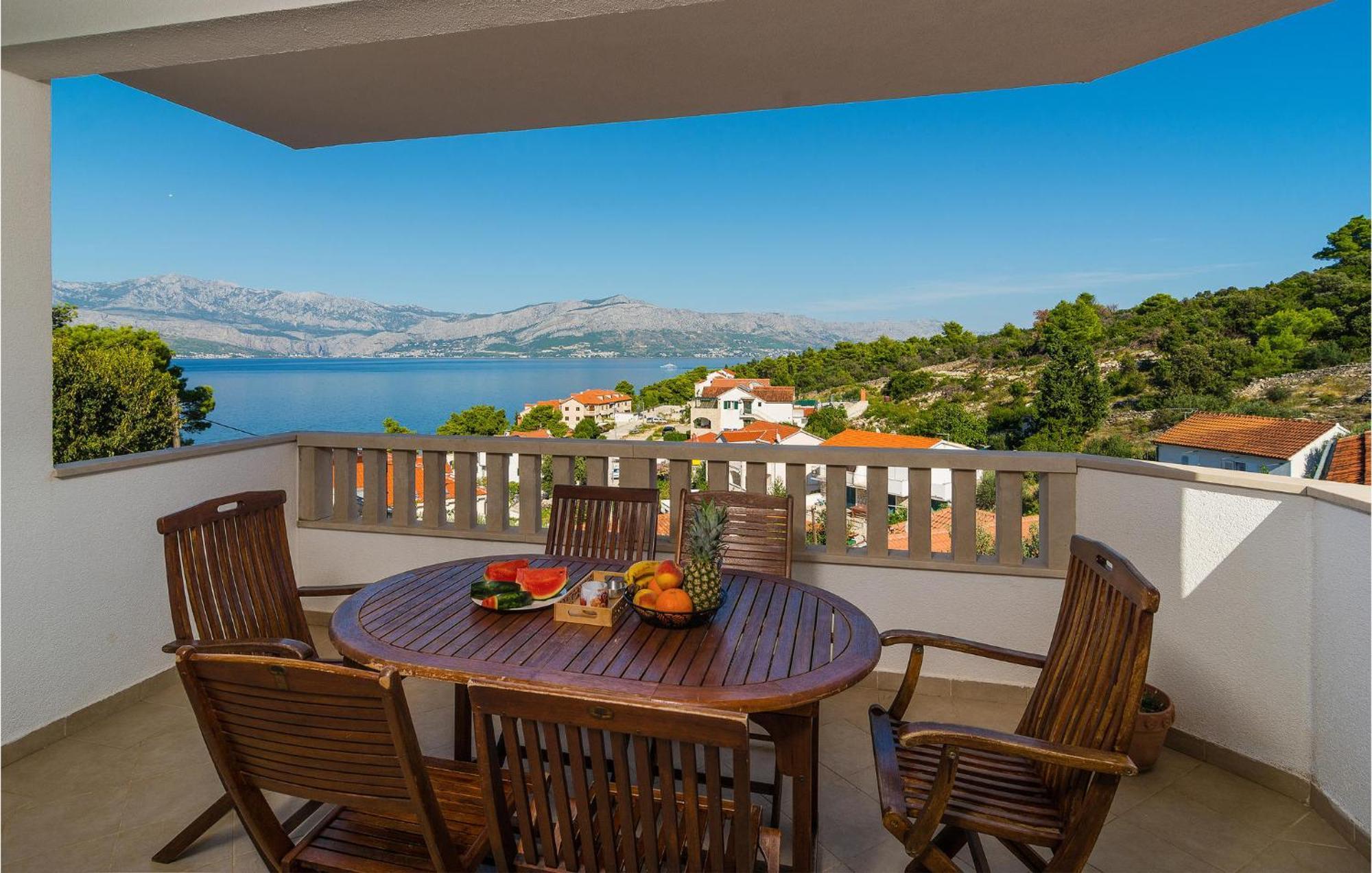 Nice Home In Postira With Outdoor Swimming Pool エクステリア 写真