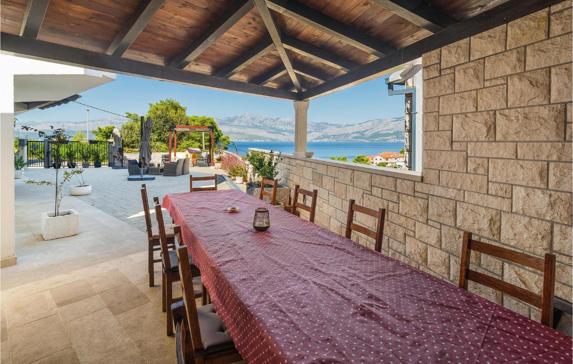 Nice Home In Postira With Outdoor Swimming Pool エクステリア 写真