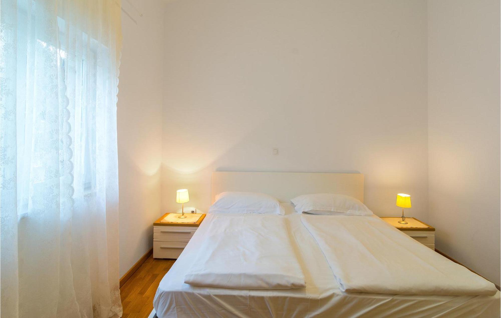 Nice Home In Postira With Outdoor Swimming Pool エクステリア 写真