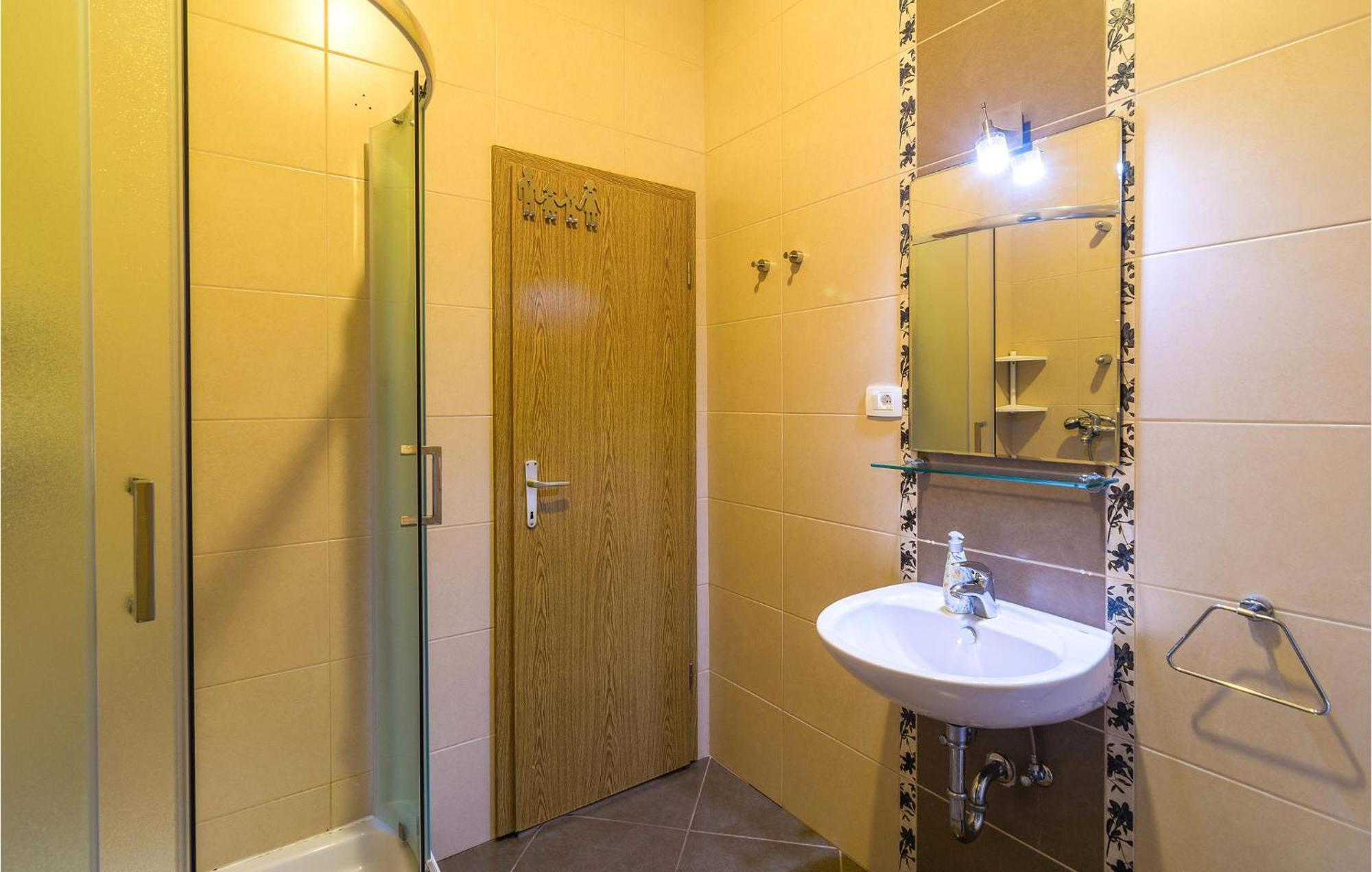 Nice Home In Postira With Outdoor Swimming Pool エクステリア 写真