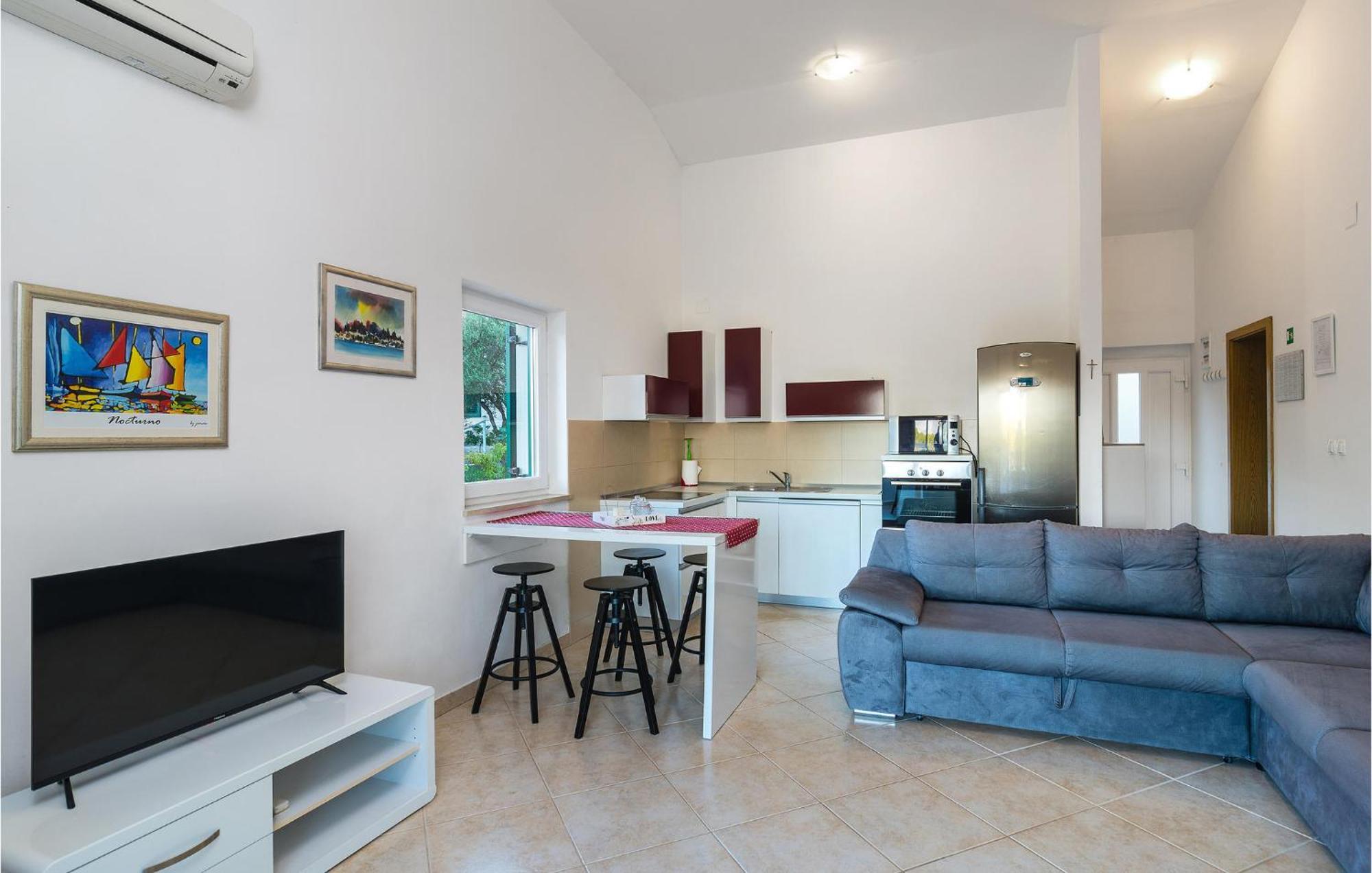 Nice Home In Postira With Outdoor Swimming Pool エクステリア 写真