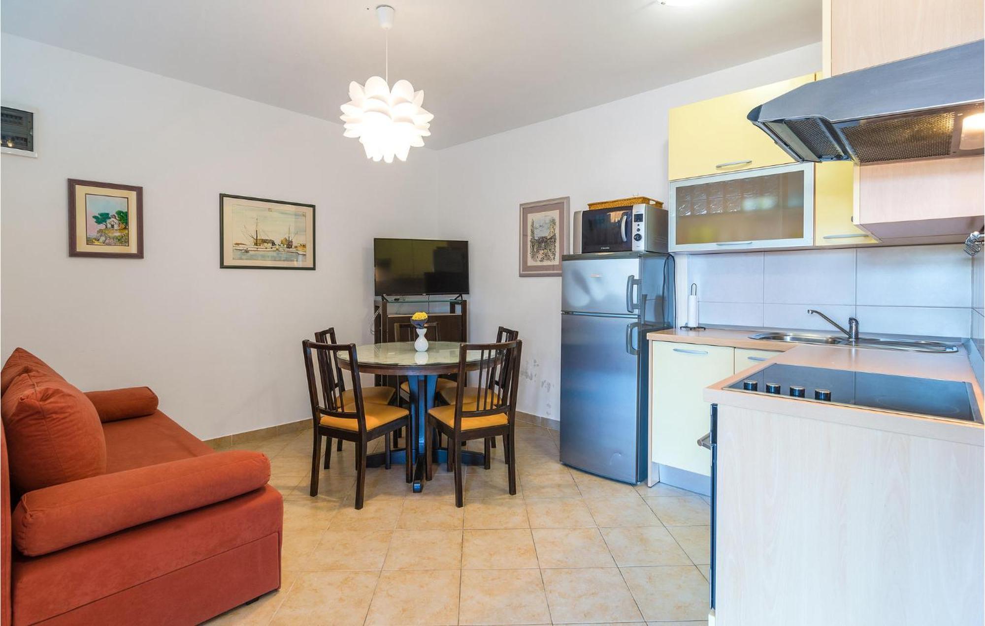 Nice Home In Postira With Outdoor Swimming Pool エクステリア 写真