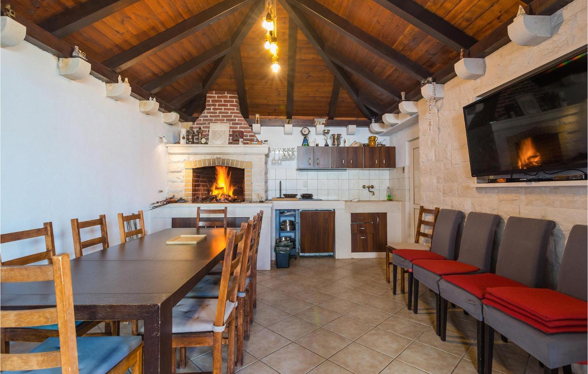 Nice Home In Postira With Outdoor Swimming Pool エクステリア 写真
