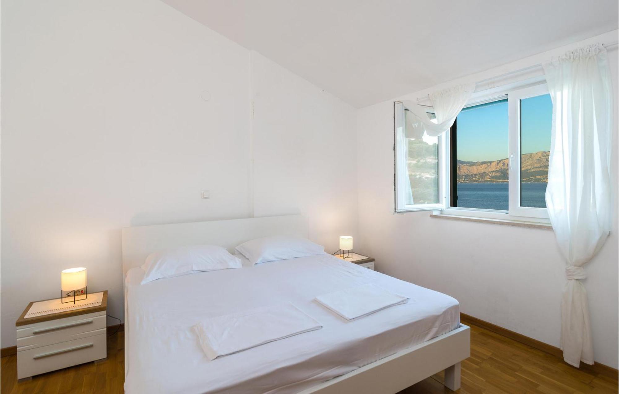 Nice Home In Postira With Outdoor Swimming Pool エクステリア 写真
